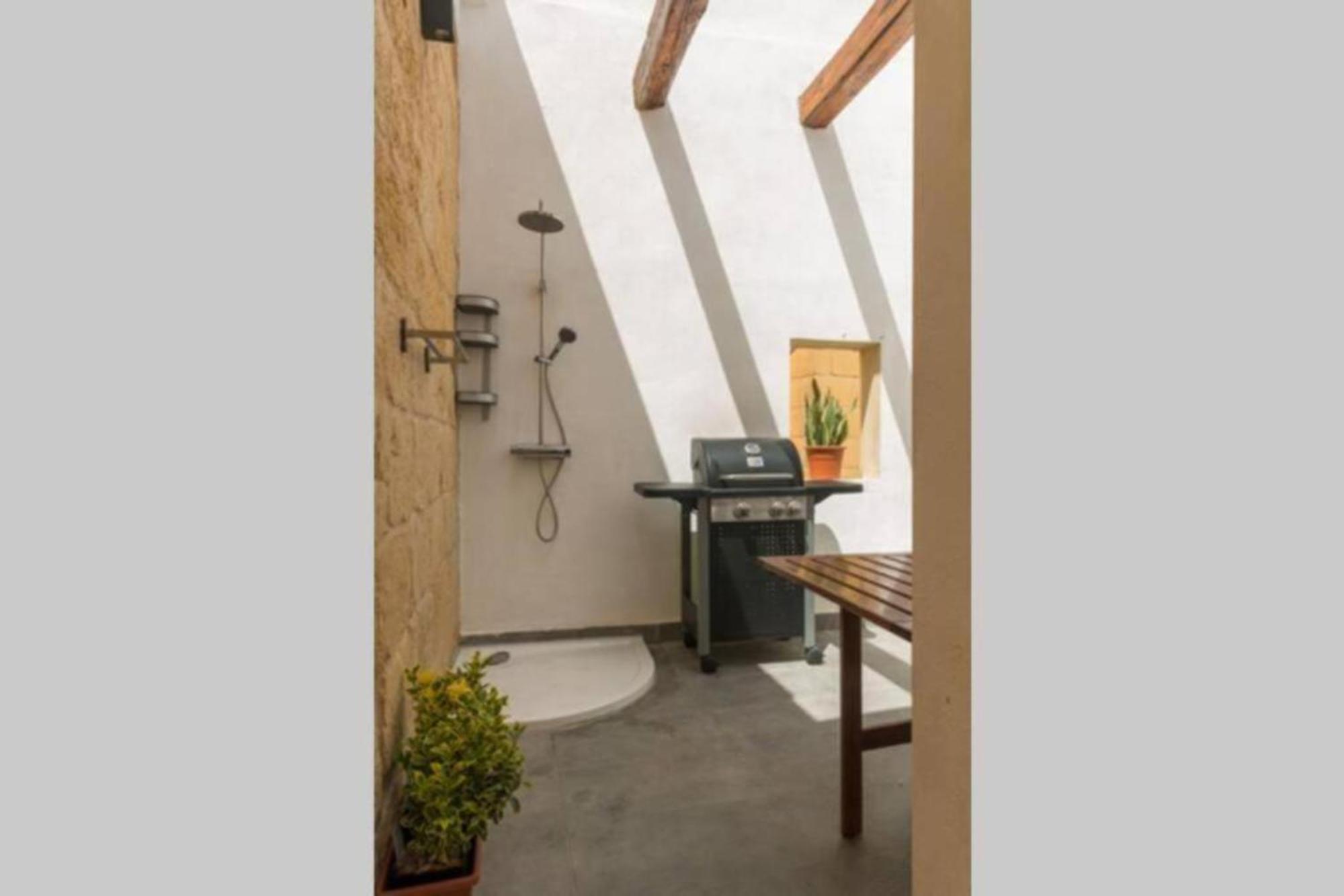 Authentic Gf Apartment With Terrace At The 3 Cities Marina Cospicua Eksteriør billede