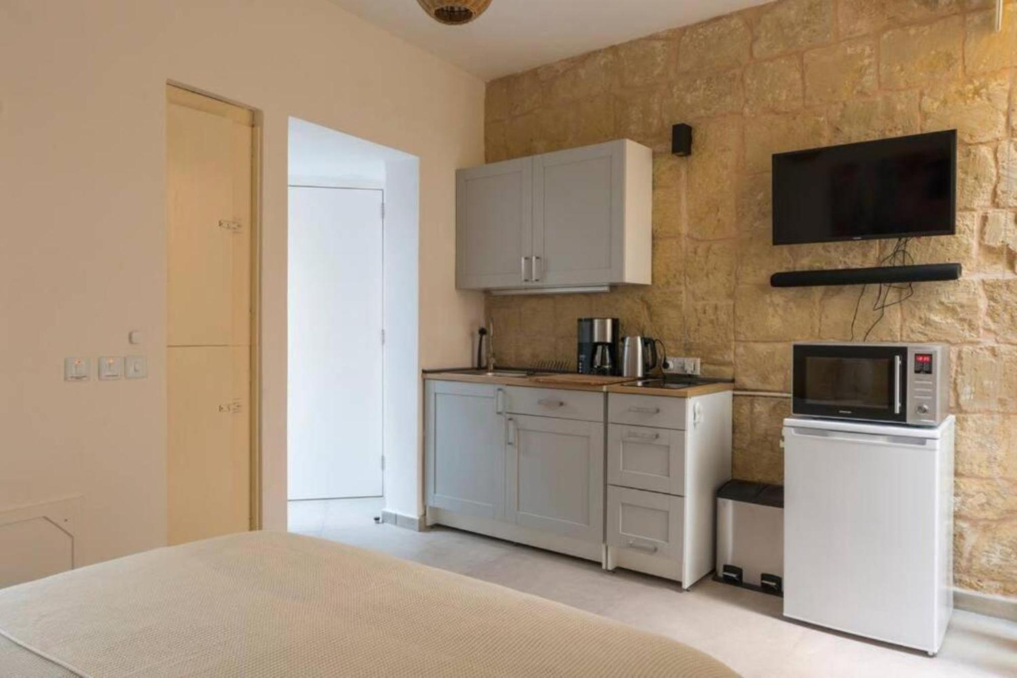 Authentic Gf Apartment With Terrace At The 3 Cities Marina Cospicua Eksteriør billede