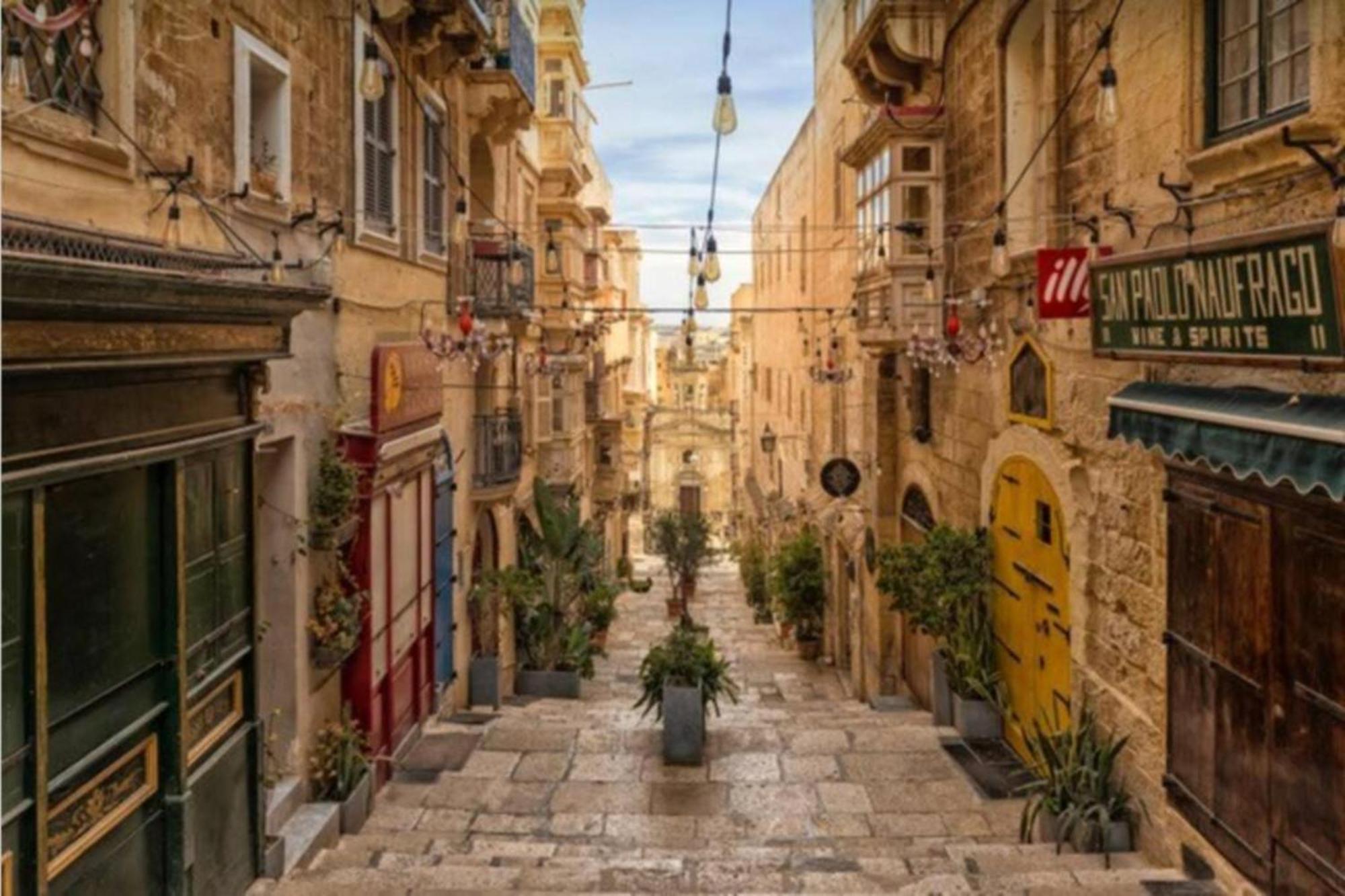 Authentic Gf Apartment With Terrace At The 3 Cities Marina Cospicua Eksteriør billede