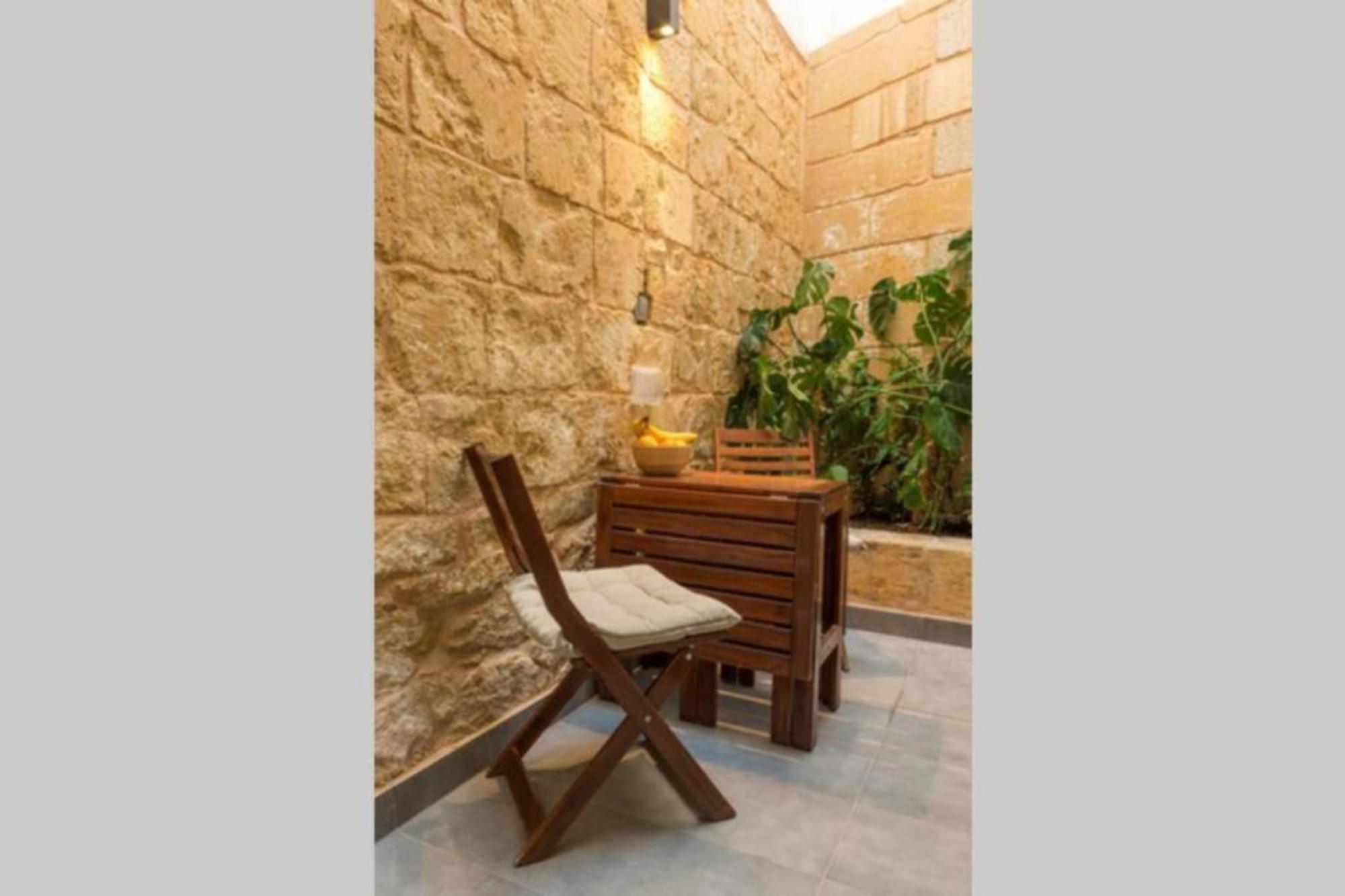 Authentic Gf Apartment With Terrace At The 3 Cities Marina Cospicua Eksteriør billede